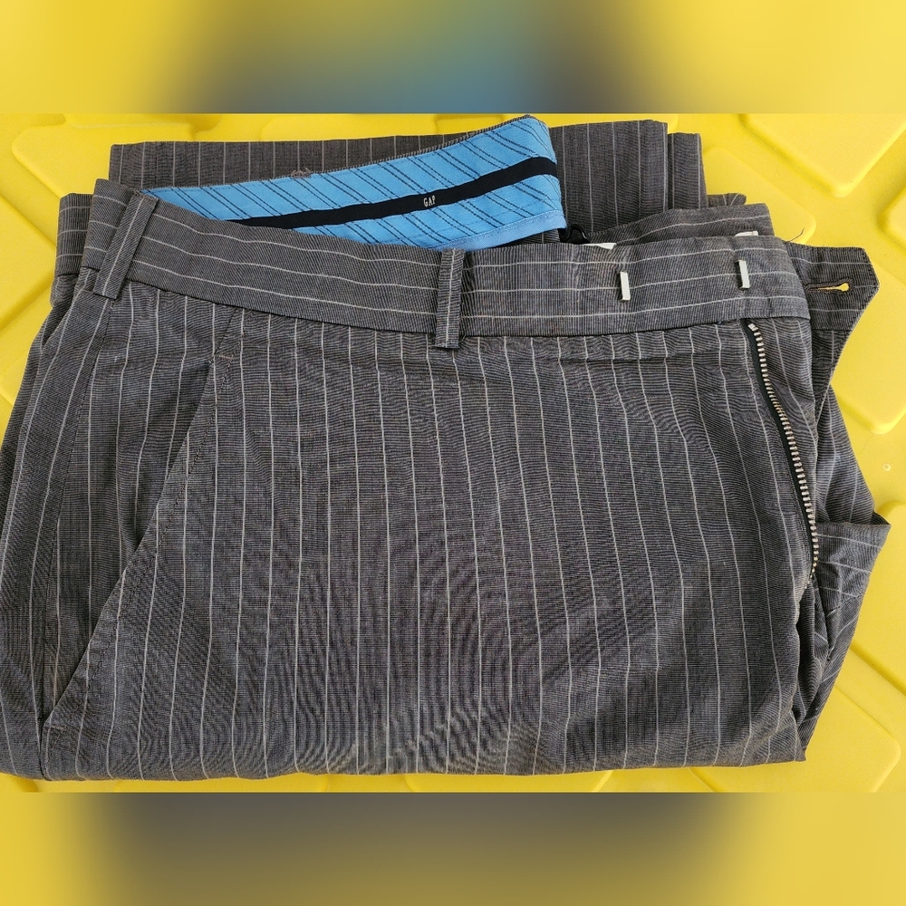 GAP Men's Gray Pinstripe Dress Pants